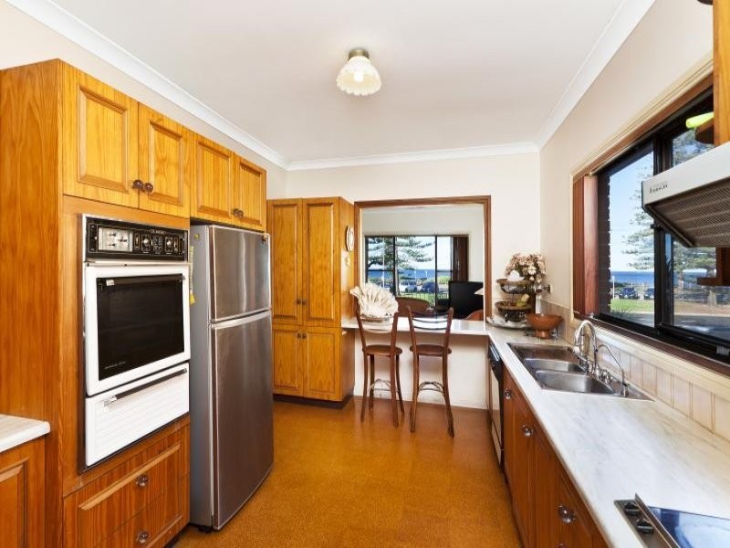 411 BARRENJOEY ROAD, Newport NSW 2106