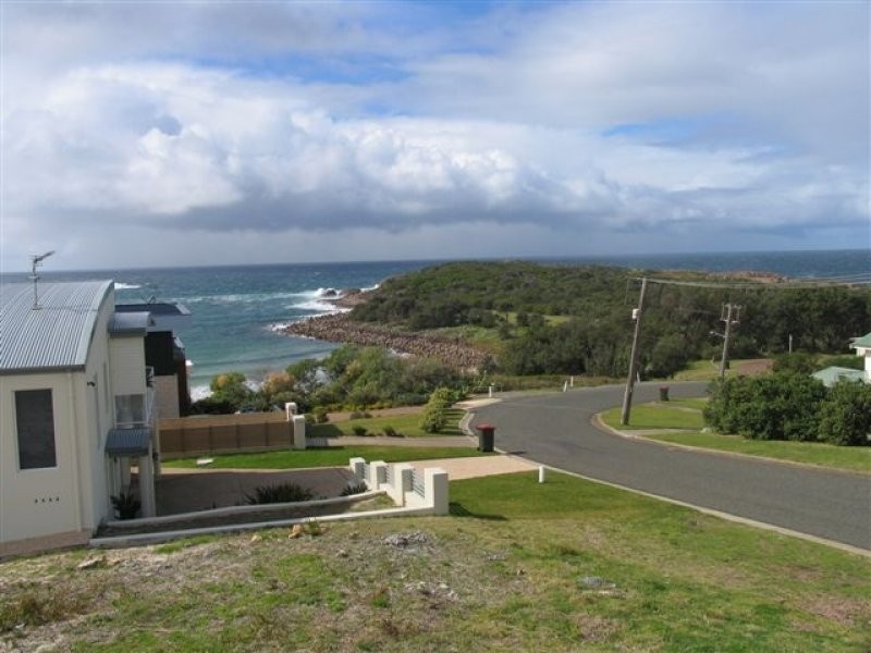 2 The Mainsail, Boat Harbour NSW 2316