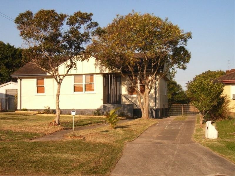 4 Cassia Crescent, Gateshead NSW 2290
