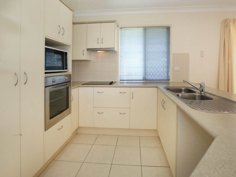 2/70 Thorn Street, Mount Louisa QLD 4814