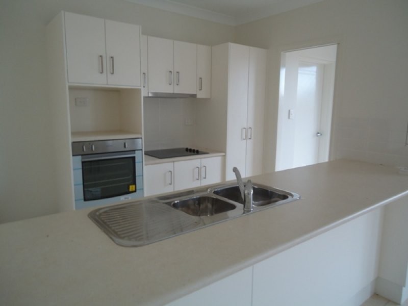 37 Sanderling Circuit, Kelso QLD 4815