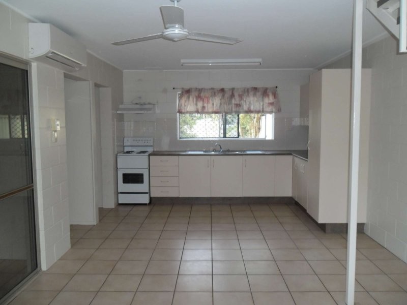 2/31 Roberts Street, Hermit Park QLD 4812