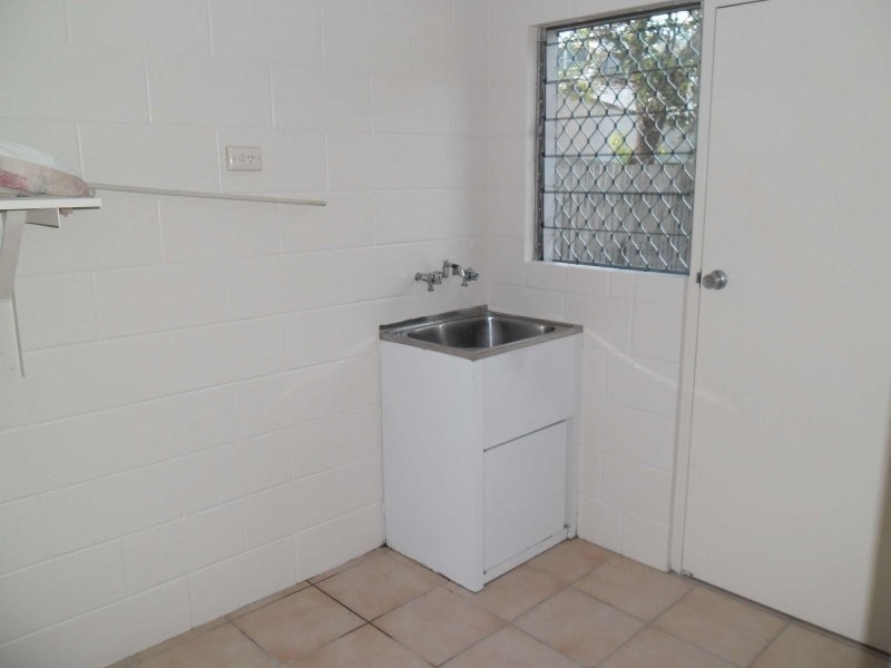 2/31 Roberts Street, Hermit Park QLD 4812