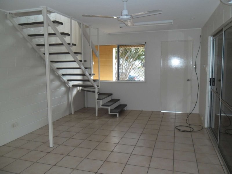 2/31 Roberts Street, Hermit Park QLD 4812