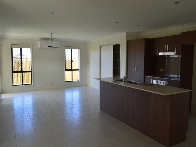 60 Daydream Circuit, Burdell QLD 4818