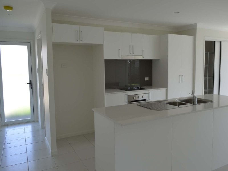 2/23 Pongomia Parade, Mount Low QLD 4818