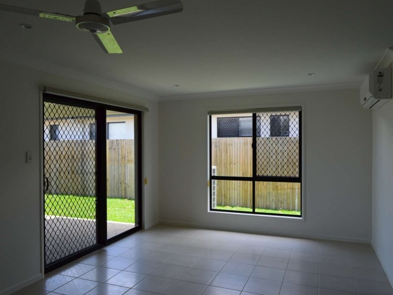 2/2 Cassinia Street, Mount Low QLD 4818