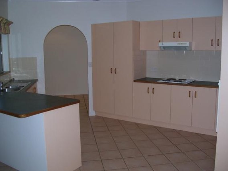 4 WOODBINE DRIVE, Annandale QLD 4814