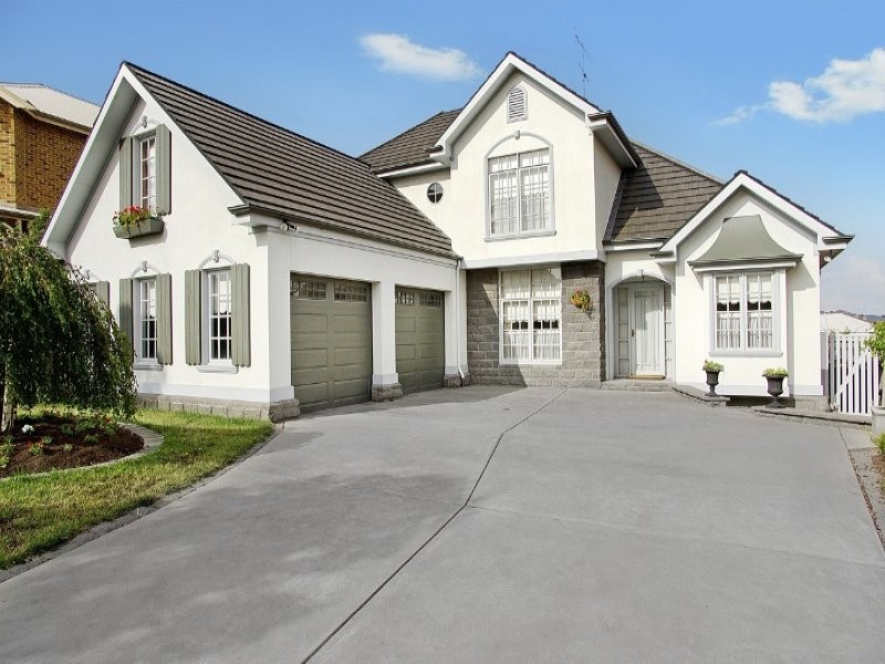 27 Clydesdale Way, Highton VIC 3216