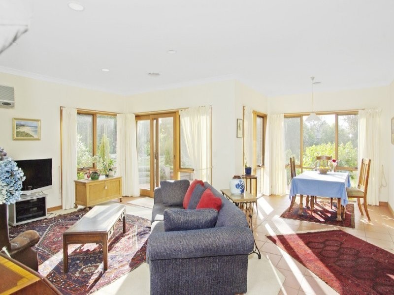 7 Koorong Court, Highton VIC 3216