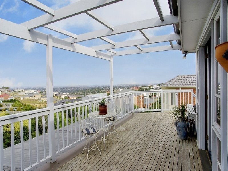 27 Clydesdale Way, Highton VIC 3216