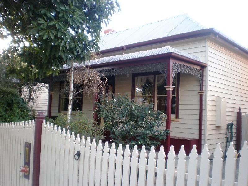 18 Waratah Street, Geelong West VIC 3218