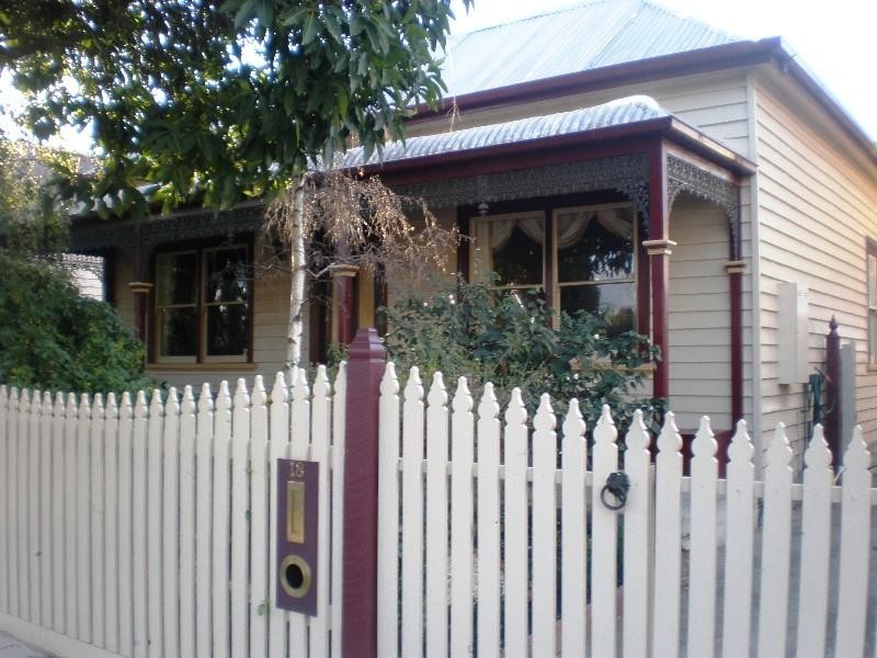 18 Waratah Street, Geelong West VIC 3218