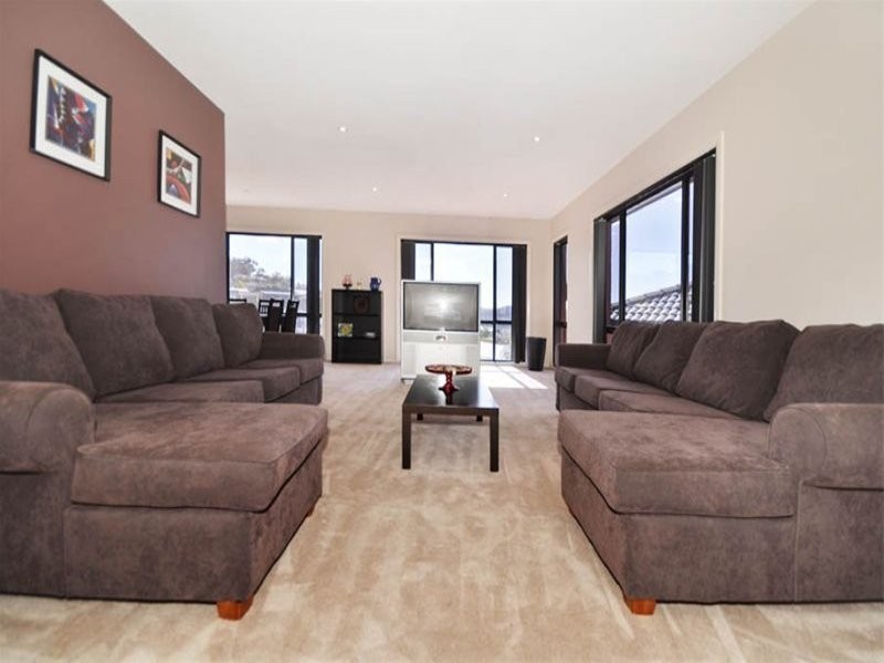 16 Dennis Place, Jerrabomberra NSW 2619