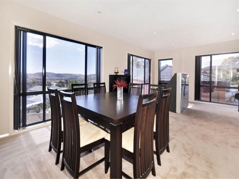 16 Dennis Place, Jerrabomberra NSW 2619