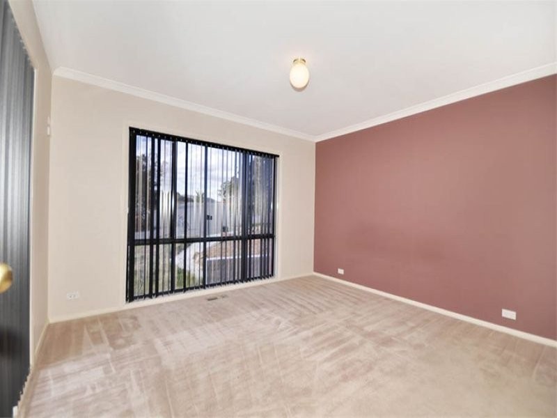 16 Dennis Place, Jerrabomberra NSW 2619