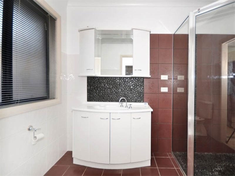 16 Dennis Place, Jerrabomberra NSW 2619