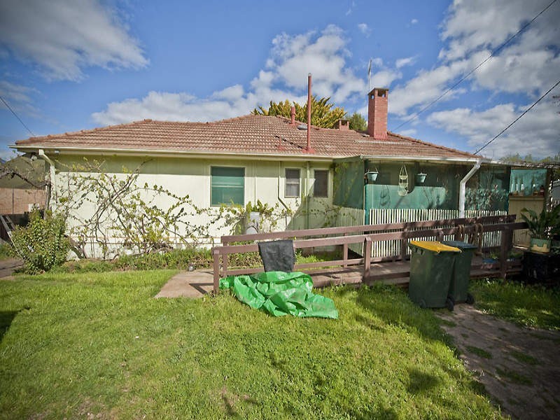 26 Gormanston Crescent, Deakin ACT 2600