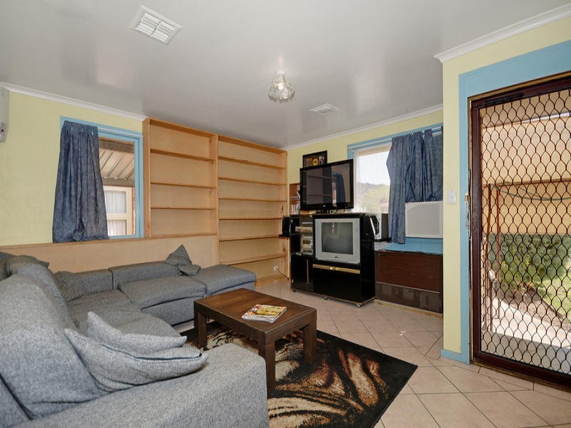 8 Boronia Crescent, Queanbeyan NSW 2620