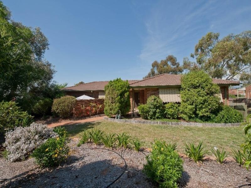 17 Meston Place, Fadden ACT 2904