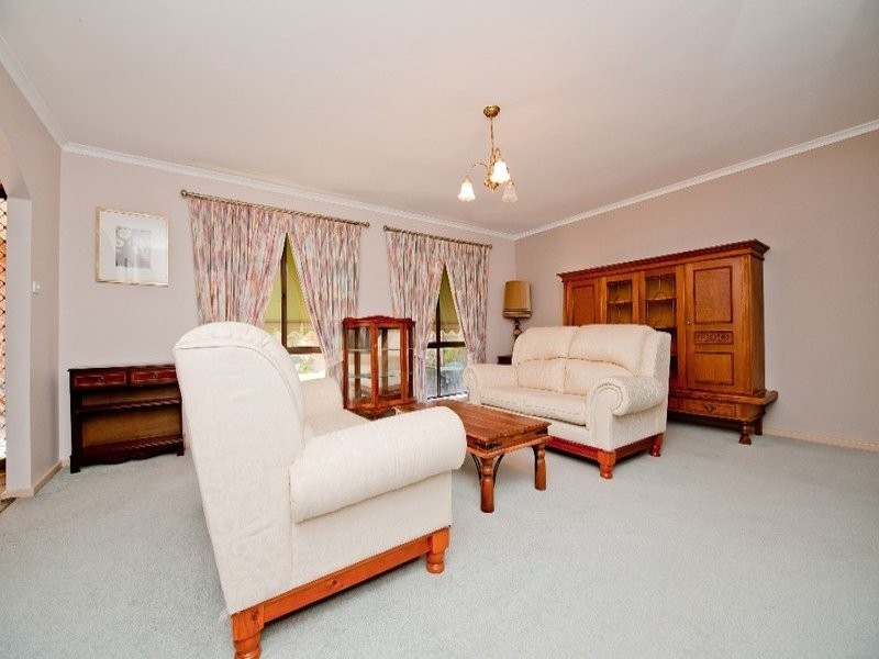 17 Meston Place, Fadden ACT 2904