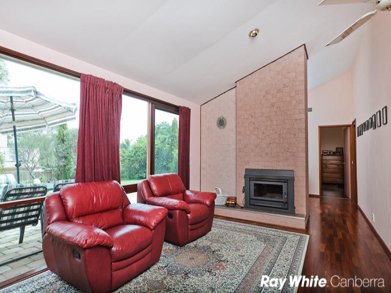 18 Crampton Place, Fadden ACT 2904