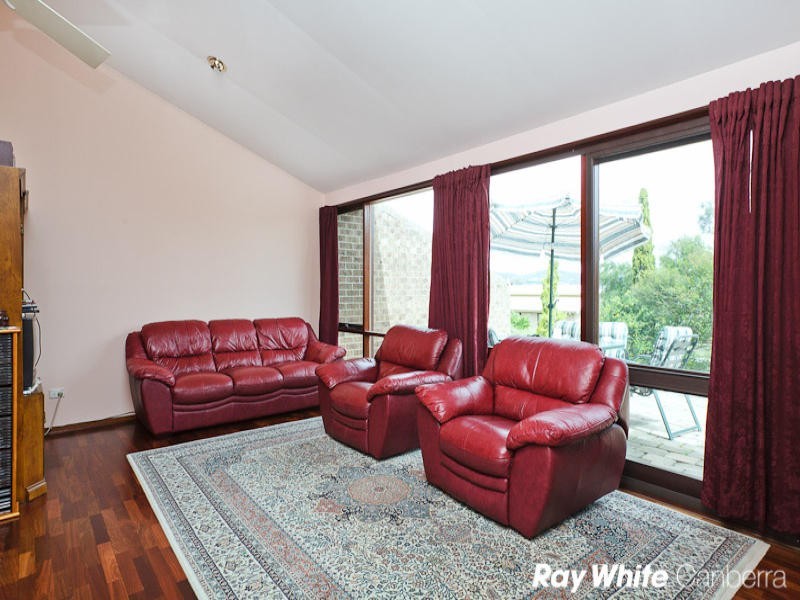 18 Crampton Place, Fadden ACT 2904