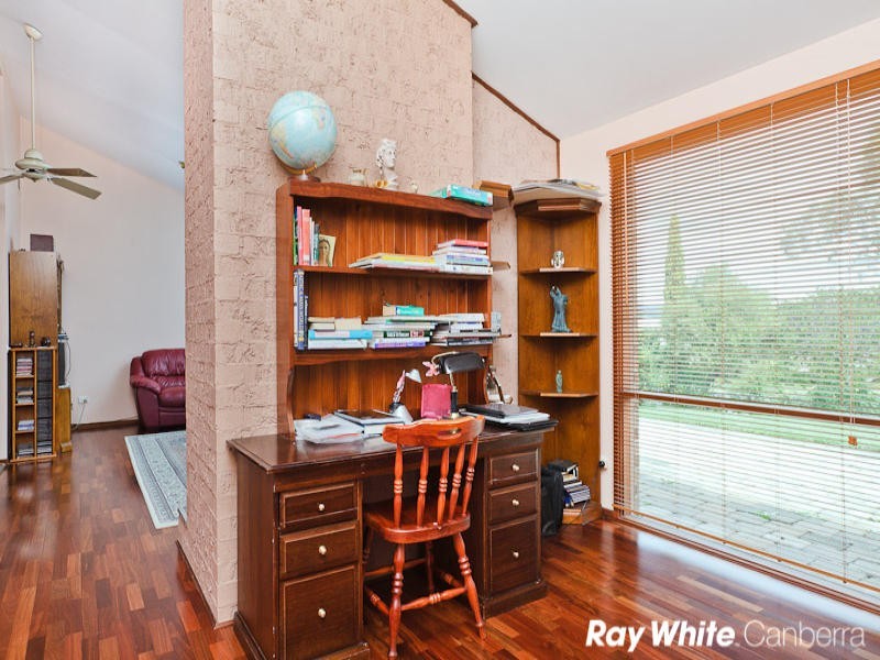 18 Crampton Place, Fadden ACT 2904