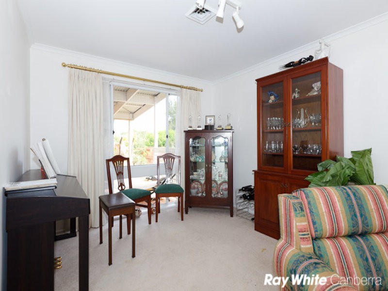 37 Rowntree Crescent, Isaacs ACT 2607