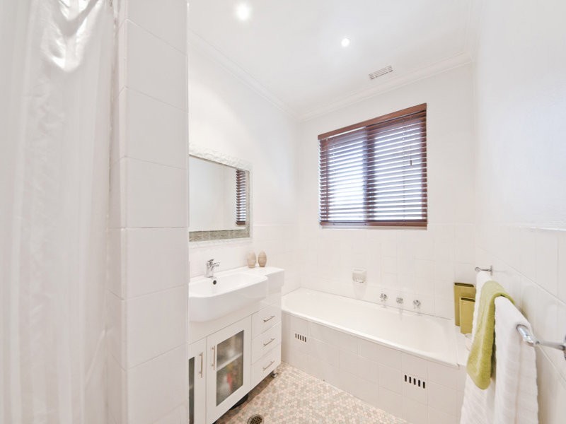 12 Leane Street, Hughes ACT 2605