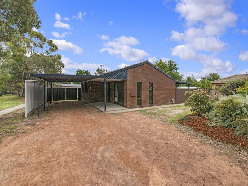 16 Australie Close, Gilmore ACT 2905