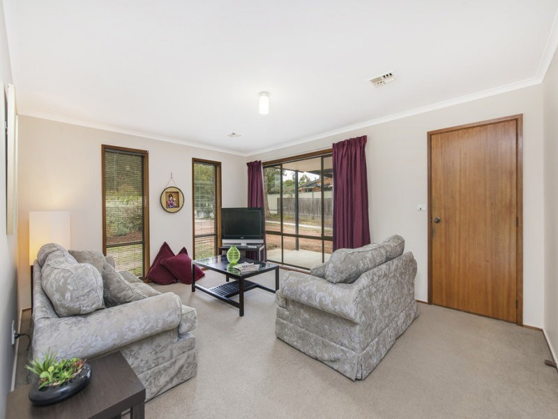 16 Australie Close, Gilmore ACT 2905