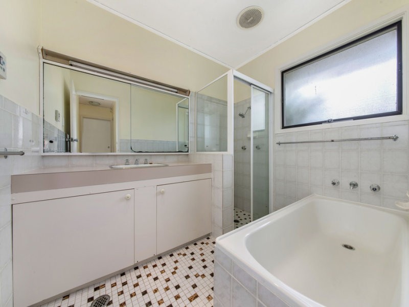 8 Olliff Place, Farrer ACT 2607