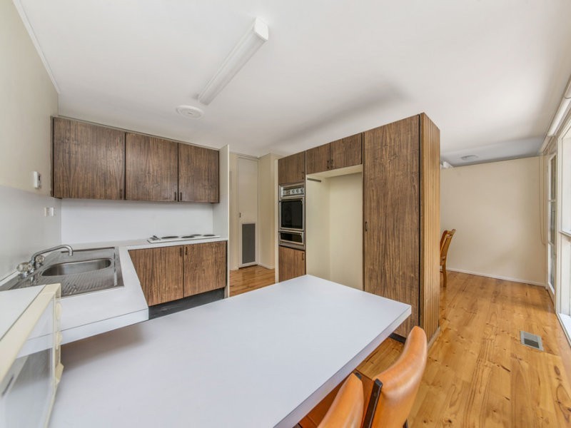 8 Olliff Place, Farrer ACT 2607