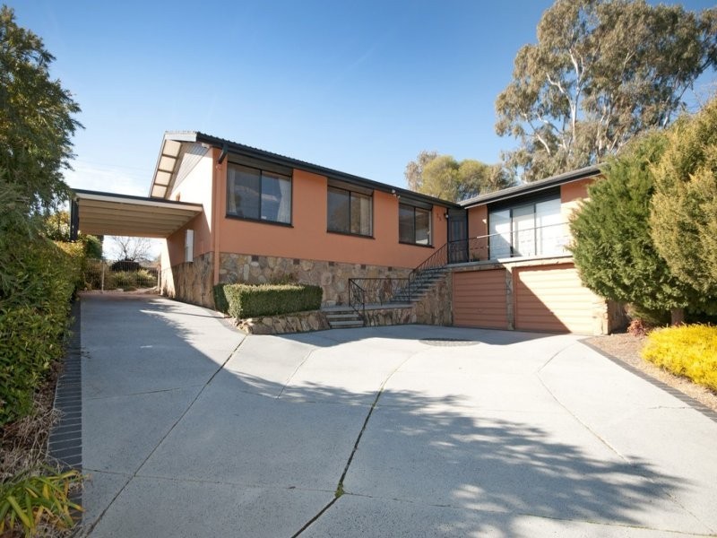 29 Hawkesbury Crescent, Farrer ACT 2607