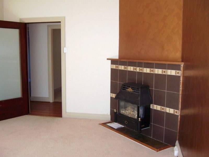 12 West Avenue, Queanbeyan NSW 2620