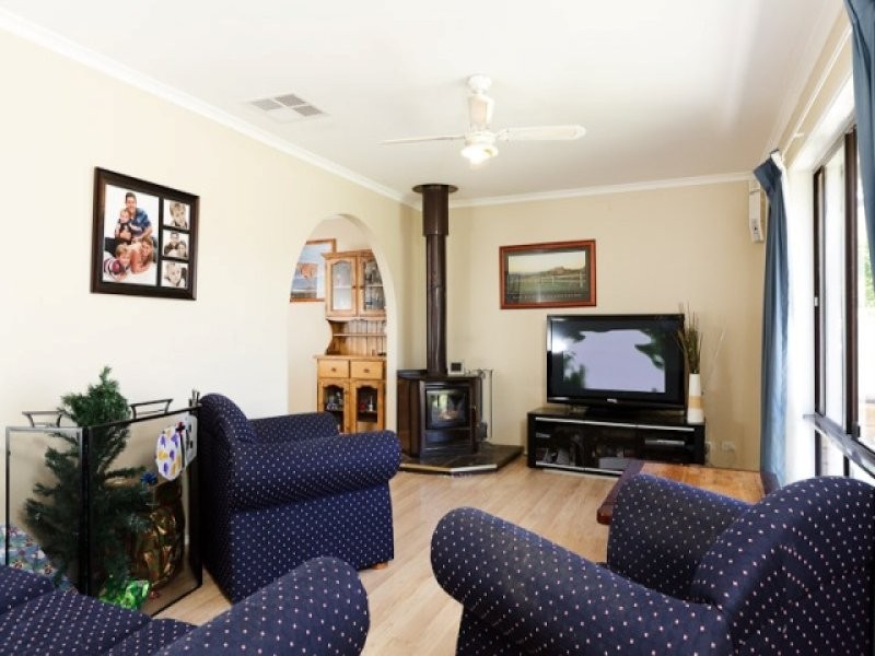 4 Bartels Place, Banks ACT 2906