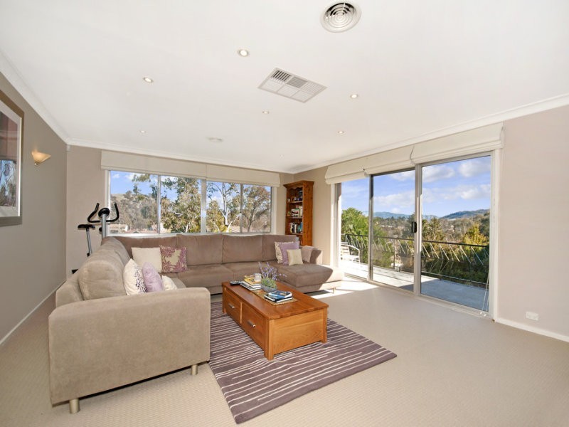 29 Hawkesbury Crescent, Farrer ACT 2607