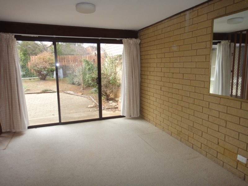 27 Goddard Crescent, Holt ACT 2615