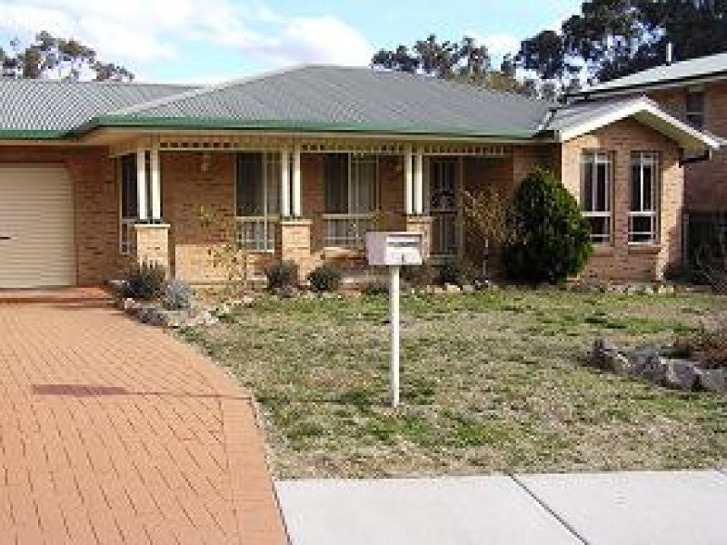 4 Halloran Drive, Jerrabomberra NSW 2619