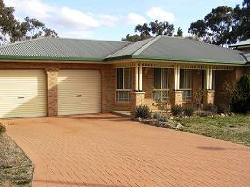 4 Halloran Drive, Jerrabomberra NSW 2619