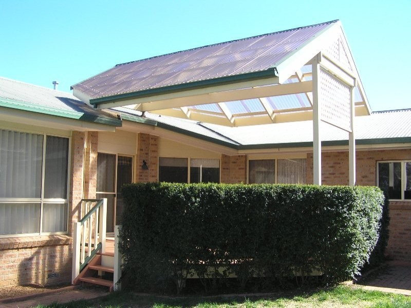 4 Halloran Drive, Jerrabomberra NSW 2619