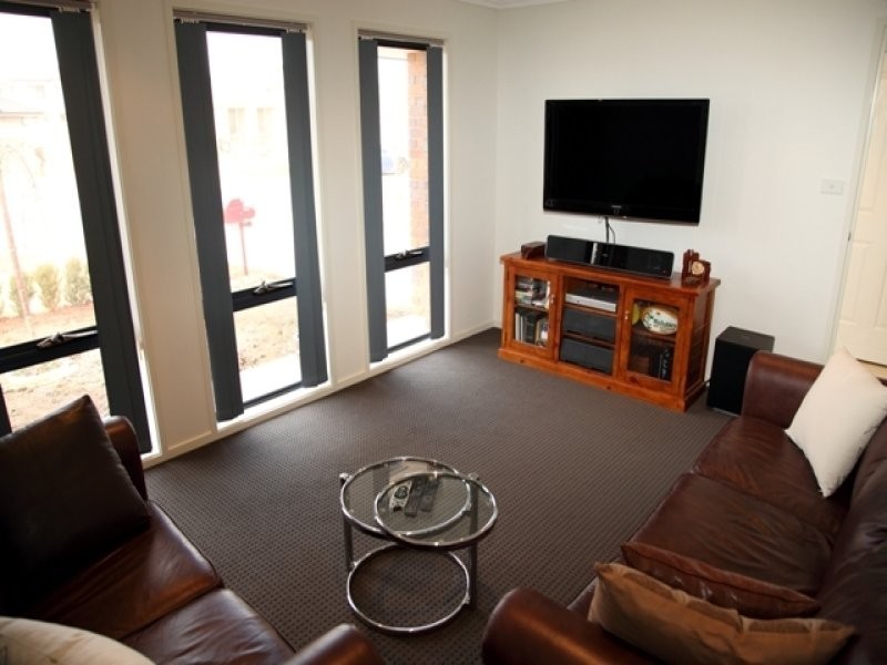 17 Ruth Bedford Street, Franklin ACT 2913