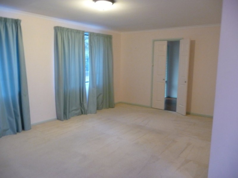 37 LIVINGSTON AVENUE, Kambah ACT 2902