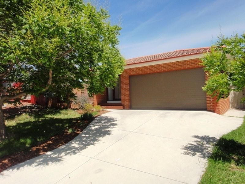 8 Guy Place, Holder ACT 2611