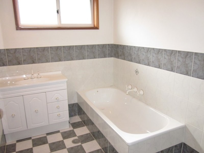 31 LEWIS LUXTON AVENUE, Gordon ACT 2906