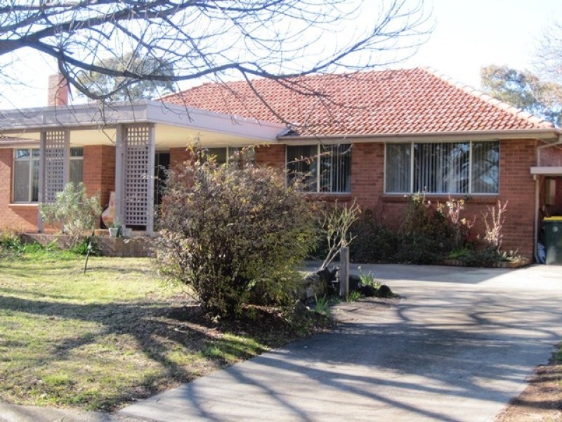 19 DOBSON Place, Watson ACT 2602