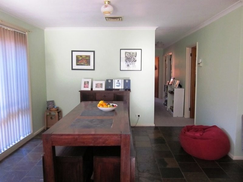 19 DOBSON Place, Watson ACT 2602