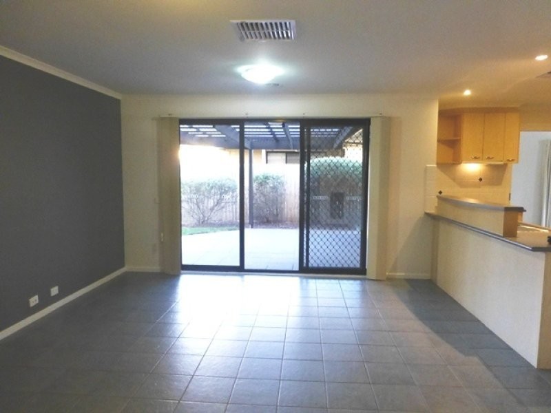 2/121 Streeton Drive, Stirling ACT 2611