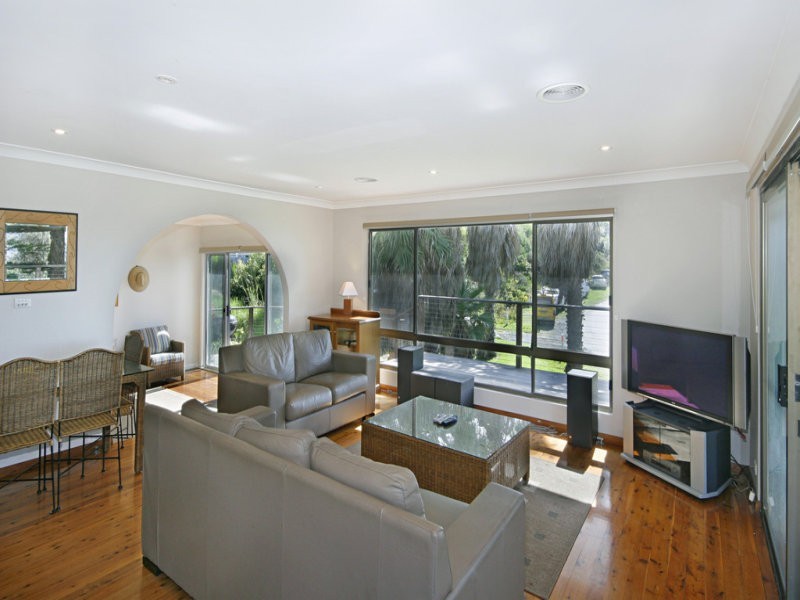 76 Beach Drive, Killcare NSW 2257
